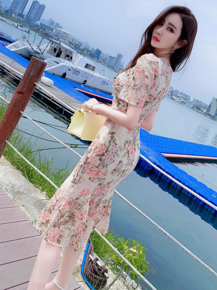 2025新品女装夏季时尚气质女神范高级感碎花包臀裙修身鱼尾连衣裙