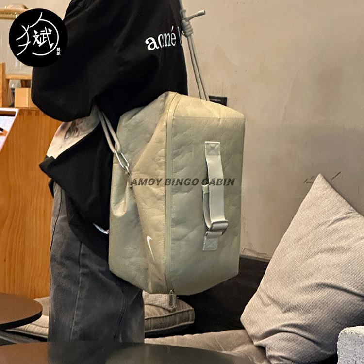 Nike杜邦纸手拎提单肩收纳抢眼包