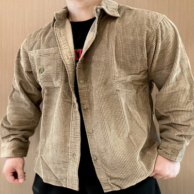 宽松灯芯绒衬衫外套美式风格