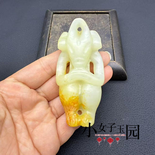 岫玉仿红山玉太阳人吊坠挂件