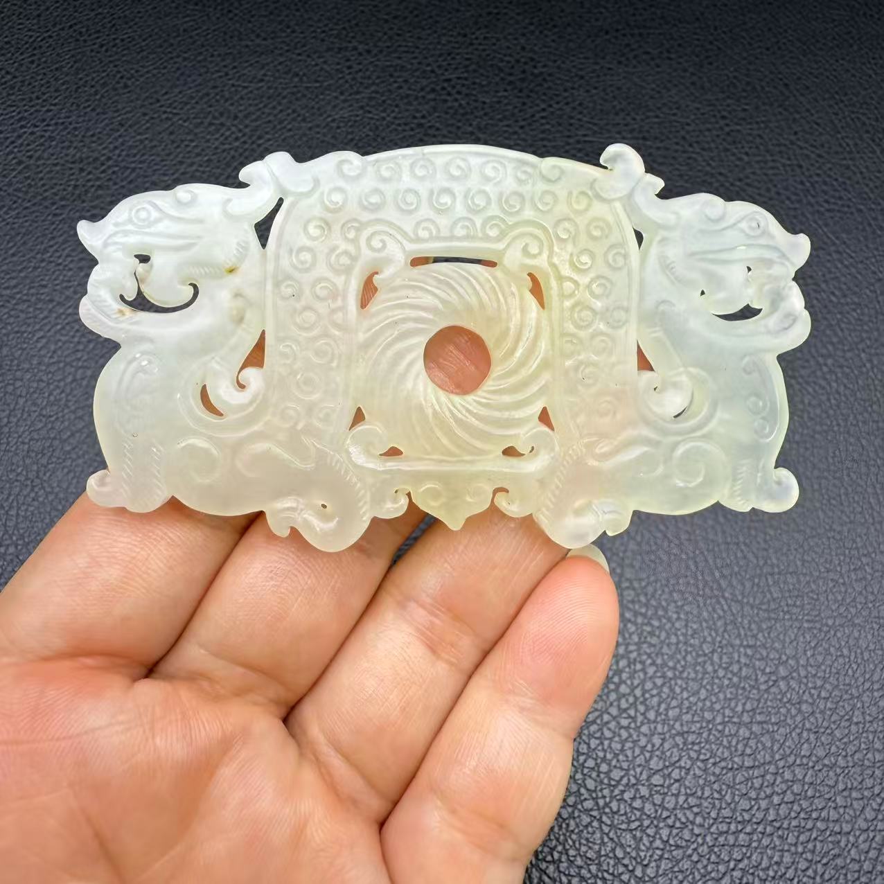 岫玉仿古龙吊坠挂件复古龙纹