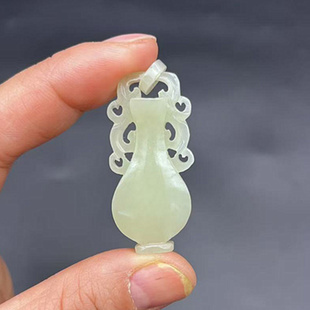 和田玉宝瓶吊坠挂挂件青白玉花瓶玉佩玉坠双面雕刻平平安安项链坠