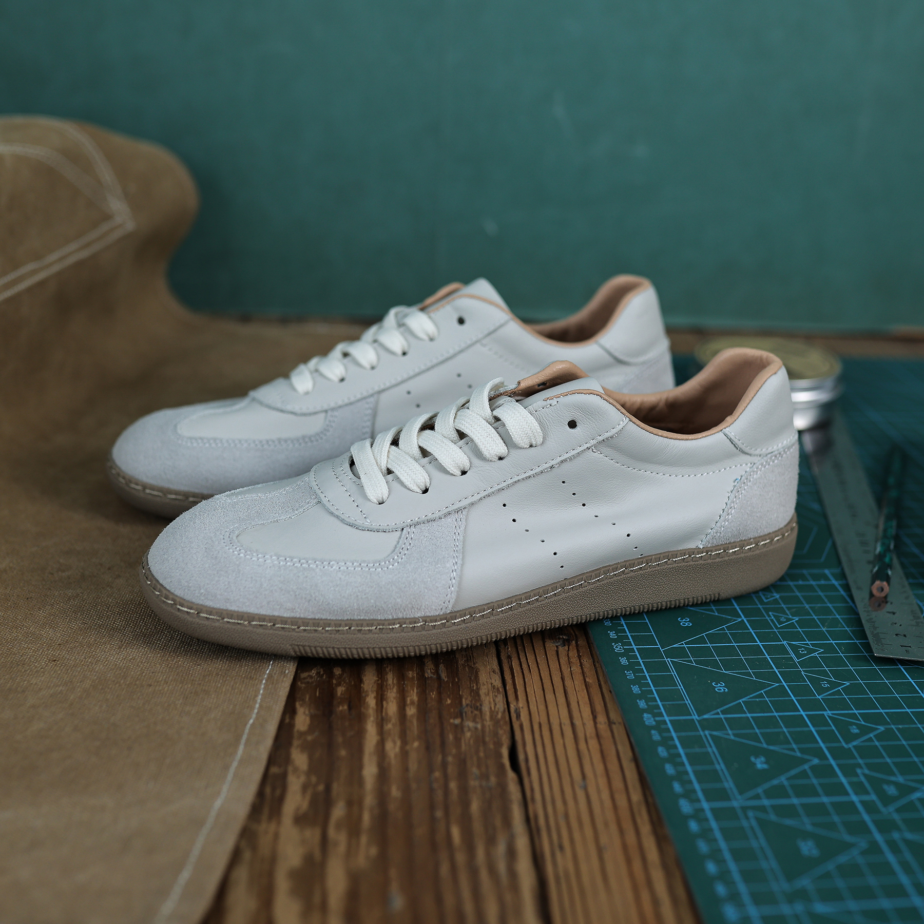 2025新款复古厚底休闲板鞋真皮男