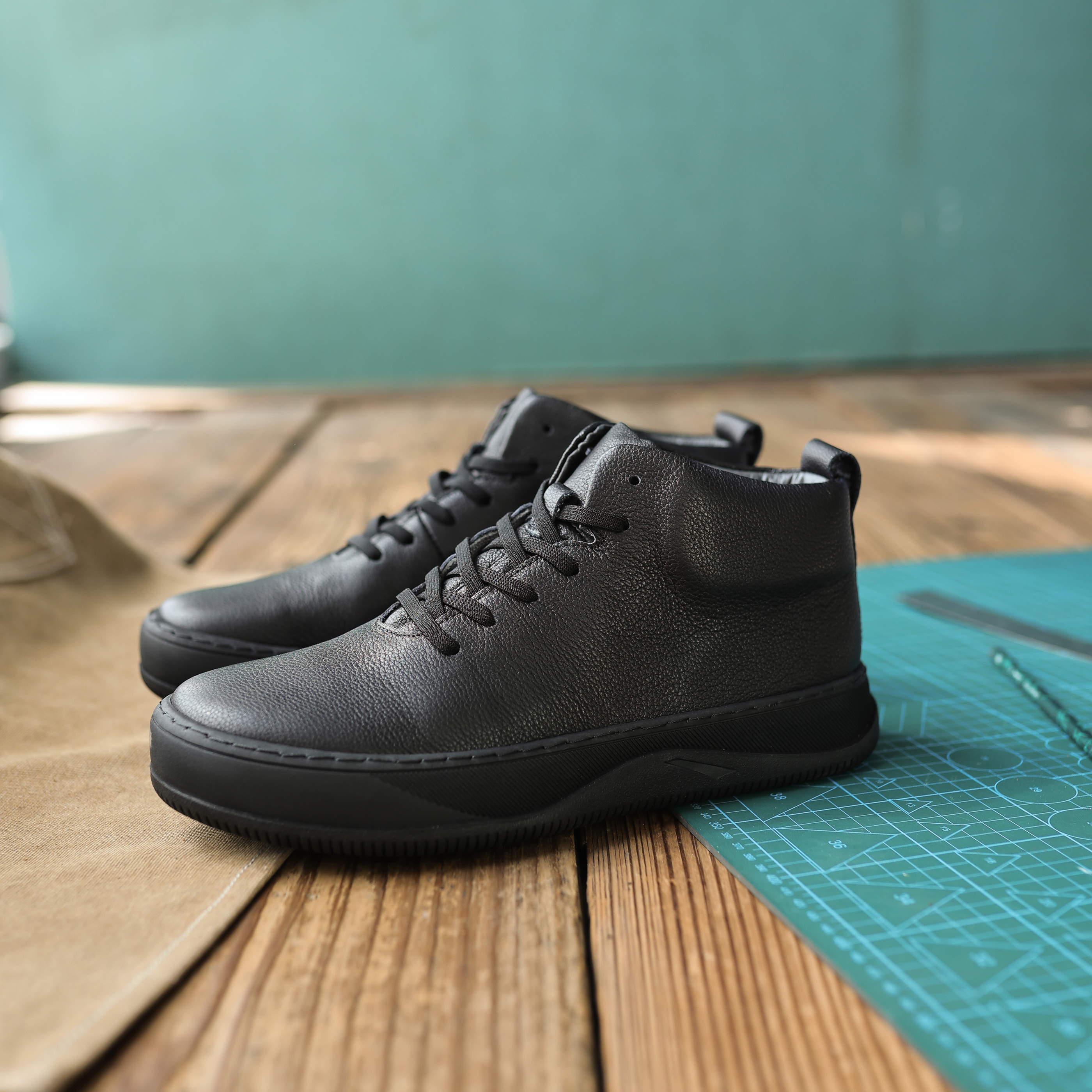 真皮男士马丁靴高帮板鞋