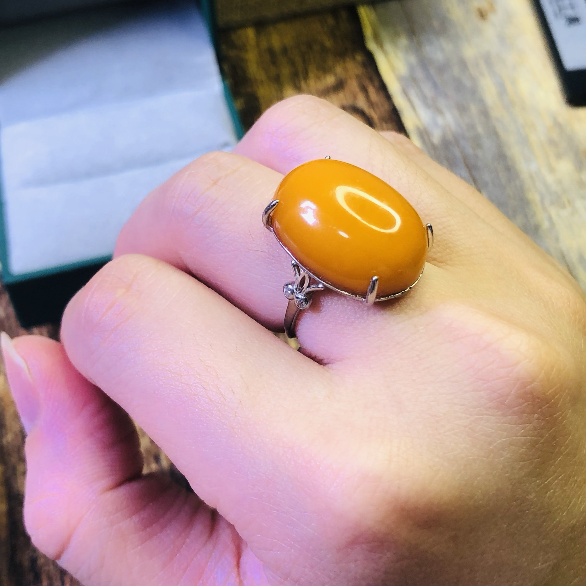 S925纯银镶嵌天然蜜蜡22x16MM戒指鸡油黄男女款指环饰品琥珀活口