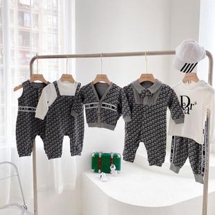 时尚洋气婴儿衣服春秋季满印白天周岁宝宝连体衣哈衣爬服分体套装