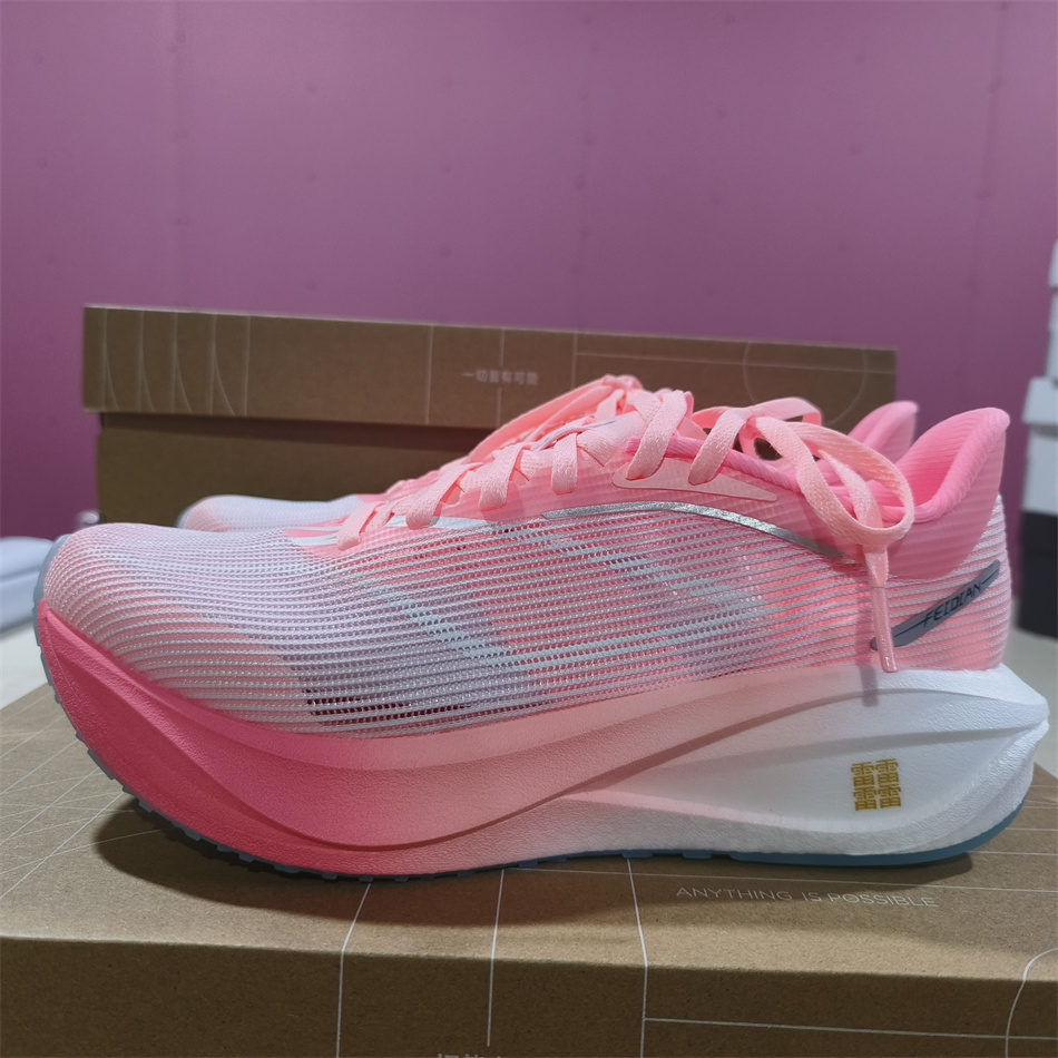 李宁飞电5C跑步鞋2025春季新款女子反光轻量高回弹竞速鞋ARMV002