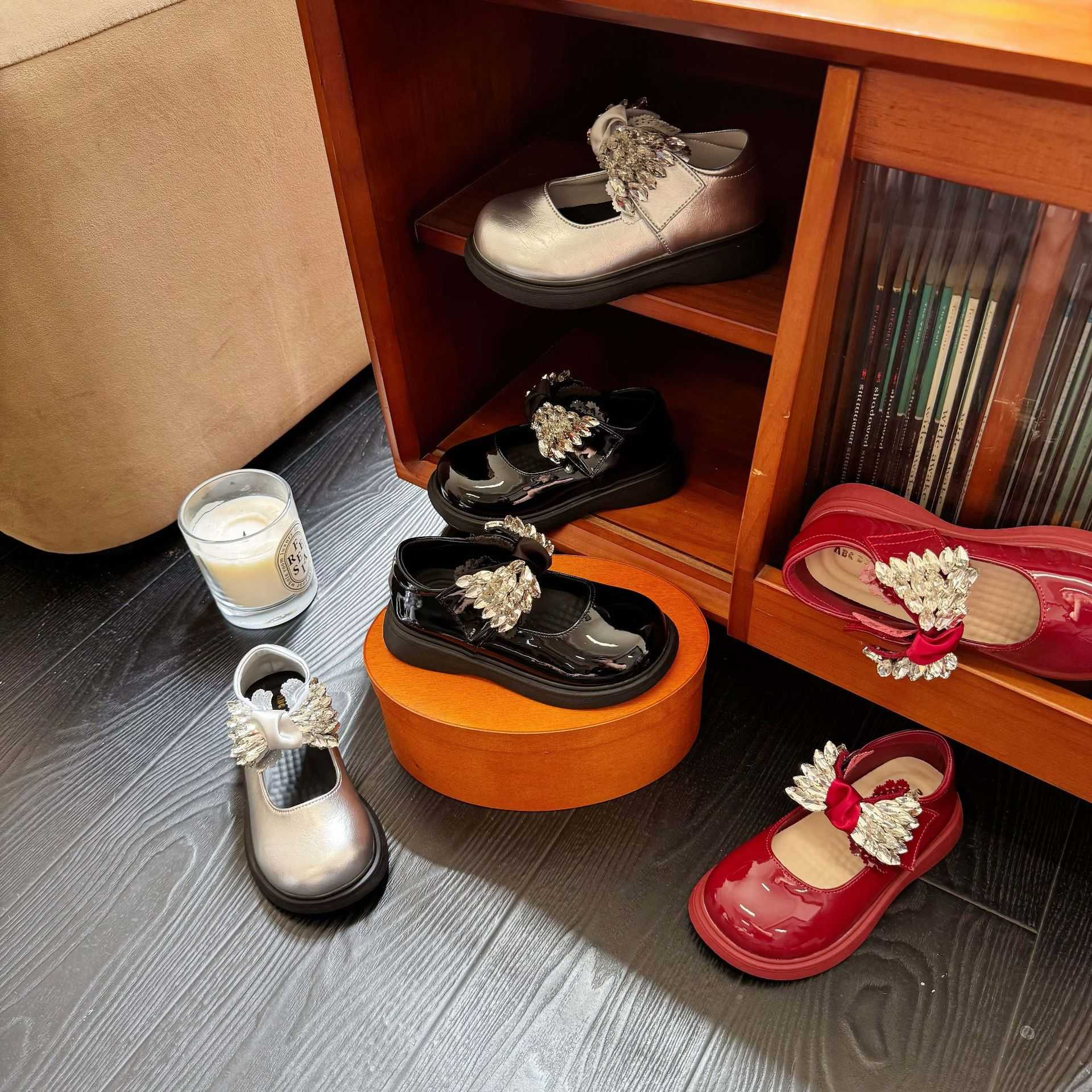 女童鞋时尚厚底小皮鞋 水钻蝴蝶结轻奢公主风 中大童轻便晚宴鞋子