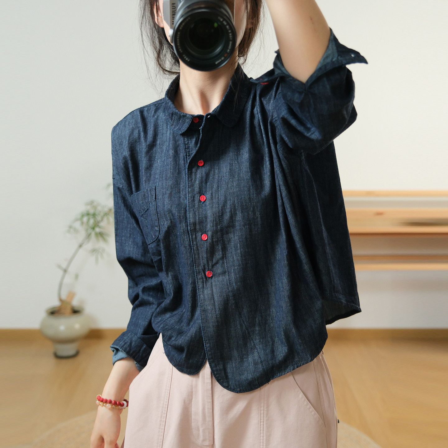 春季新款素凡卡文艺复古翻领口袋拼接宽松显瘦棉麻长袖牛仔衬衫女