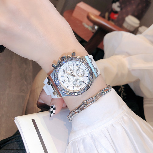 大表盘气质女表镶钻腕表
