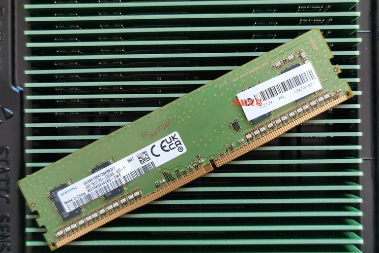 三星原装 M378A5244CB0-CWE 4G DDR4 1RX16 PC4-3200AA台式机内存