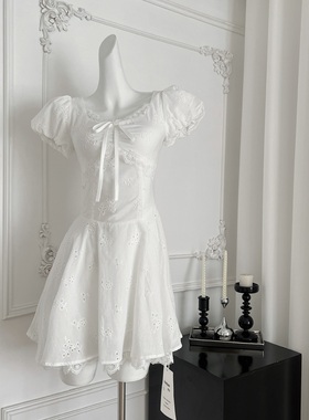 umoumo乌蘑原ntot2025夏季甜美温柔修身蕾丝拼接镂空刺绣小白裙子