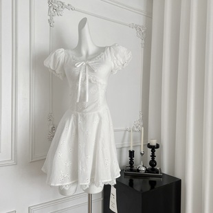 umoumo乌蘑原ntot2025夏季甜美温柔修身蕾丝拼接镂空刺绣小白裙子