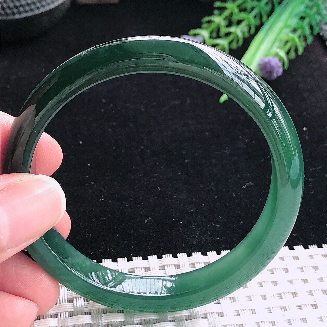 实拍A货翡翠56.5/9.9/7老坑冰润满色油绿手镯平安镯翡翠玉镯美人