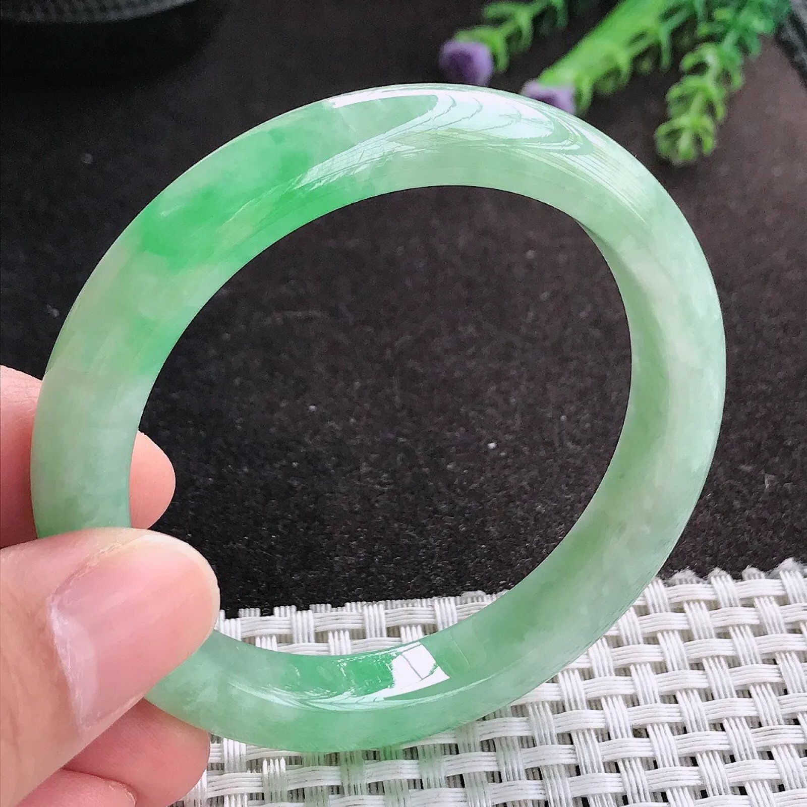 缅甸A货翡翠54.8/10.1/8.2老坑精美飘阳绿手镯宽边玉手镯