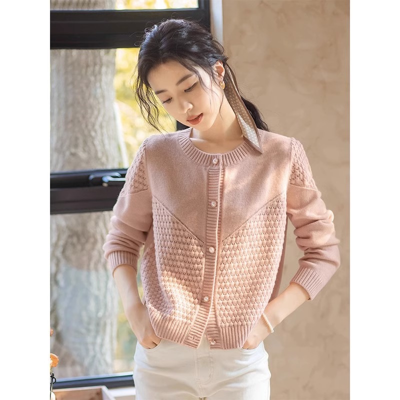 高级感长袖羊绒开衫女秋季2024新款正肩气质毛衣女设计感针织外套