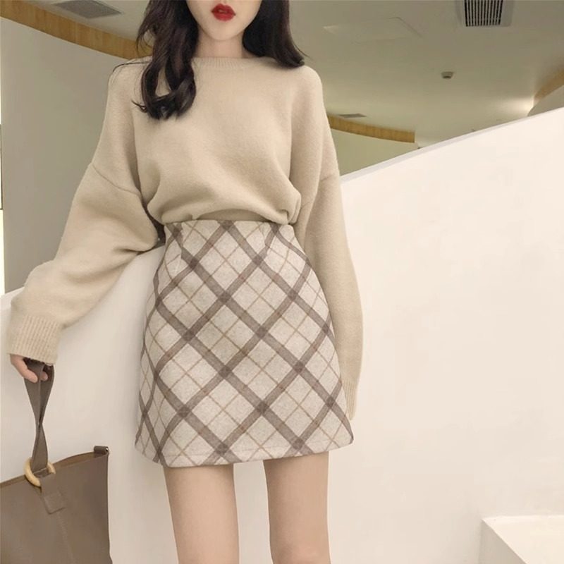 高腰格子毛呢半身裙女秋冬2026新款时尚小个子包臀裙配毛衣a字裙