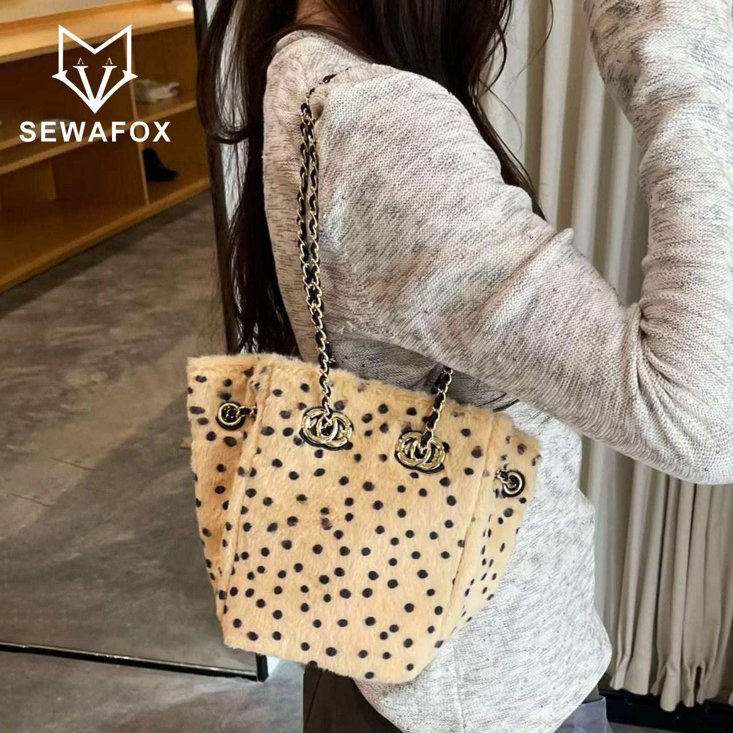 SEWAFOX小香风波点毛绒水桶包女