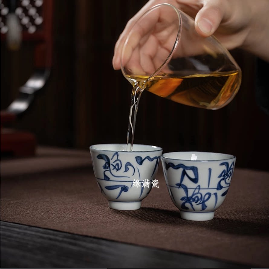 景德镇中式瓷陶瓷茶具手绘釉下彩青花刀字纹中式复古主人品茗杯子