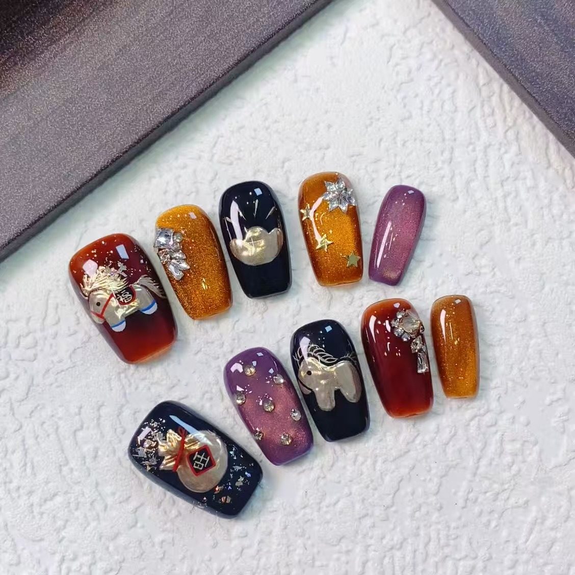 媛满【鎏金岁马】马年限定手绘猫眼纯手工穿戴美甲长短款高级感,彩妆/香水/美妆工具,穿戴甲/甲片,淘宝优惠券,粉丝福利购,淘宝优惠卷