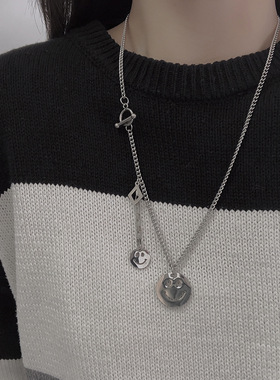 圆牌笑脸吊坠项链小众设计感钛钢男女情侣潮ins嘻哈冷淡风毛衣链