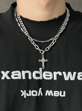 个性男潮镶钻十字架项链吊坠insi小众设计感钛钢嘻哈颈链配饰情侣