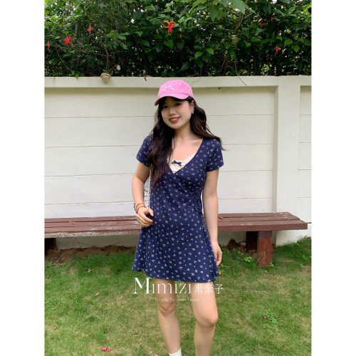 米米子微胖大码胖mm 甜美风休闲修身修身藏青色V领碎花A字连衣裙