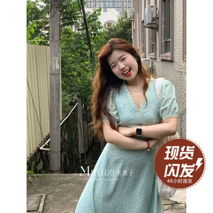 夏野薄荷 甜美碎花刺绣V领薄荷曼波连衣裙 胖mm 米米子微胖大码