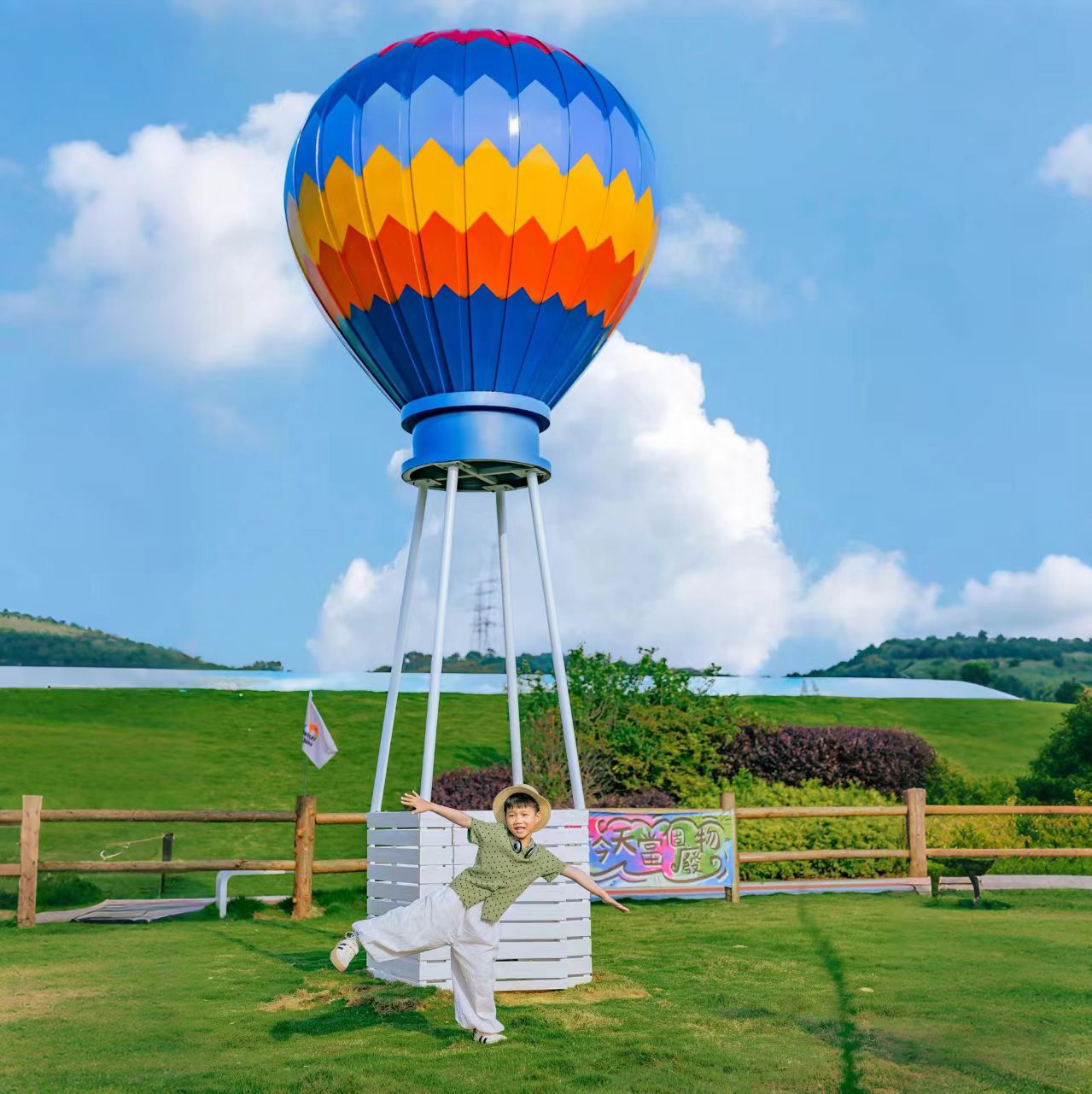 户外景区网红打卡热气球雕塑摆件露营地拍照造景景观装置布置装饰