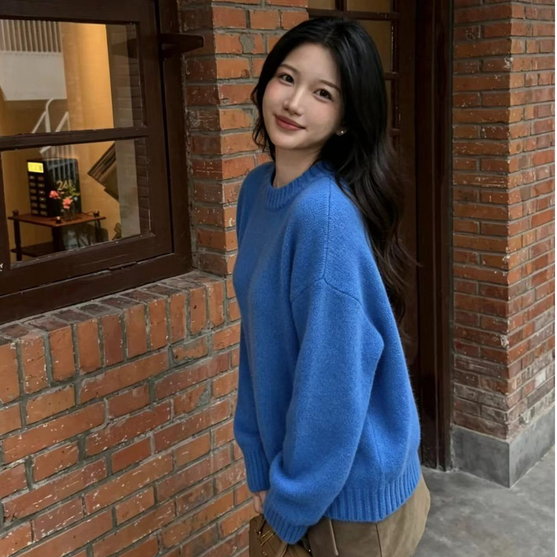 韩系氛围感克莱因蓝毛衣女秋冬新款宽松遮肉软糯纯色圆领针织上衣