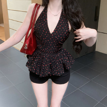 甜辣妹红色碎花V领挂脖吊带背心女夏小众别致花苞收腰绝美小上衣