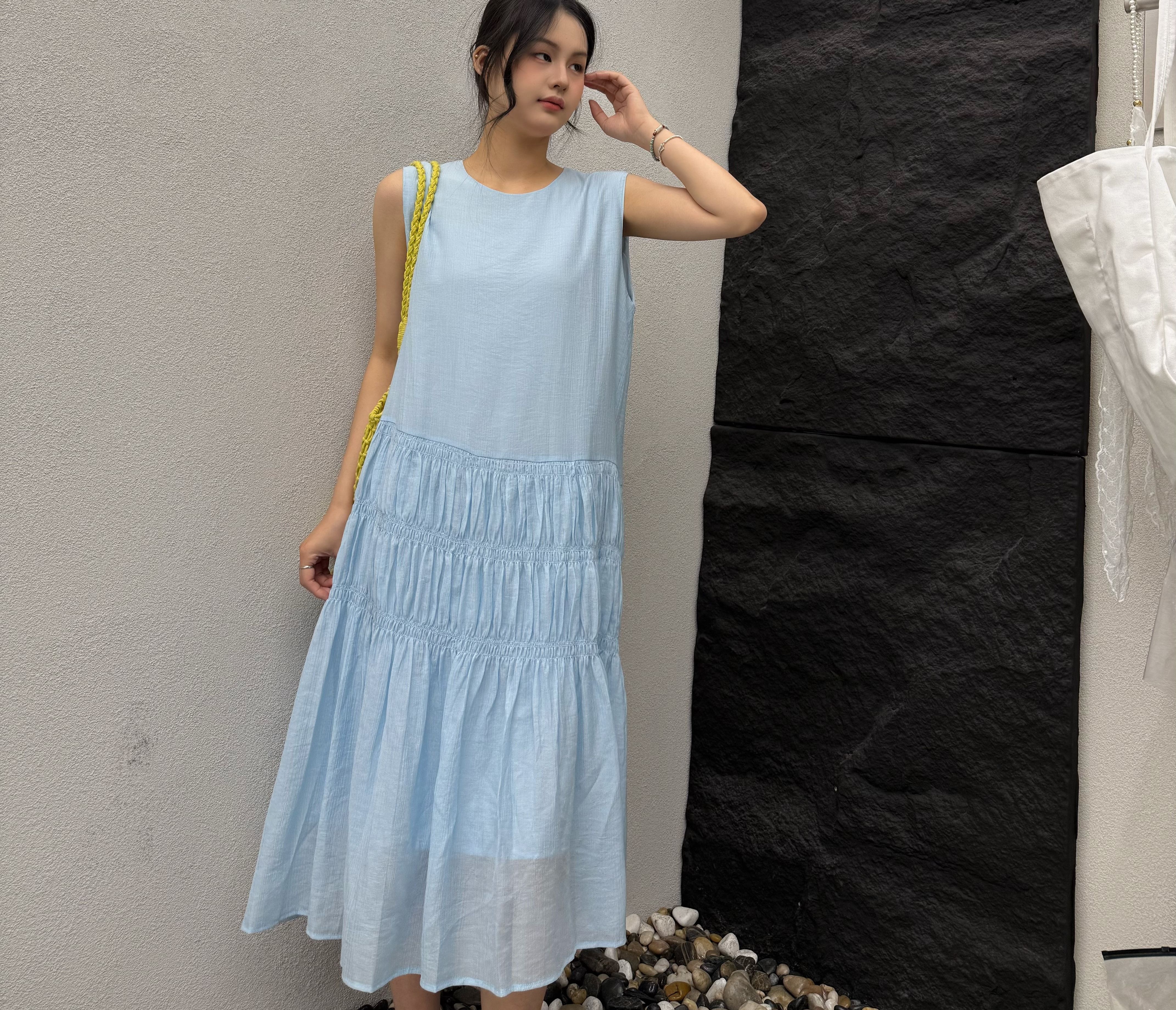 简漫主义者2025夏季新款女装时尚百搭圆领宽松显瘦无袖连衣裙
