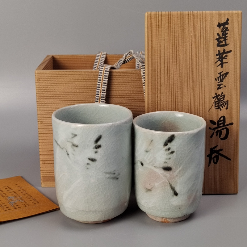 人间国宝清水卯一造日本清水烧夫妇汤吞茶碗一对。蓬莱云鹤汤吞。