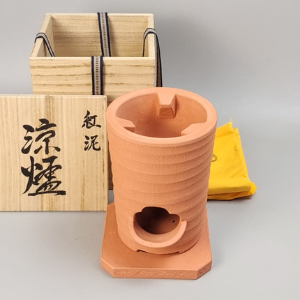 平安和煌作日本红泥凉炉。未使用品带原箱。
