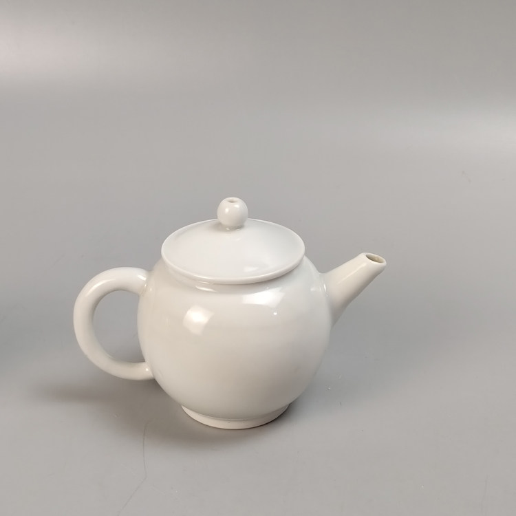 平安春峰作日本清水烧白釉横手急须茶壶。未使用品，不带箱。
