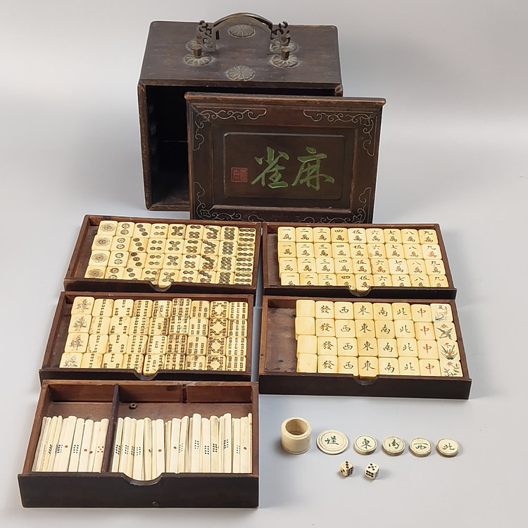 日本回流竹背麻将。竹骨老麻将麻雀牌。骨面竹背骨质镶嵌。