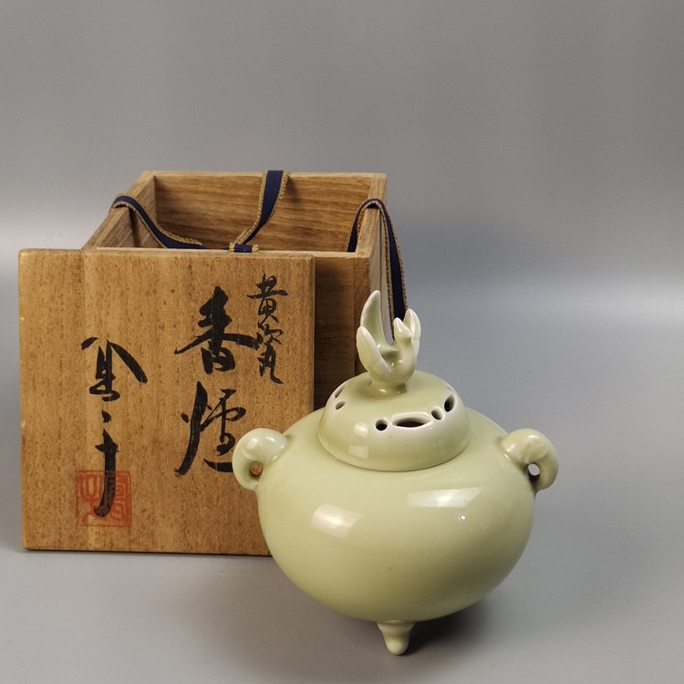 凤子作日本黄瓷香炉薰香炉。日本青瓷香炉。未使用品带原箱。