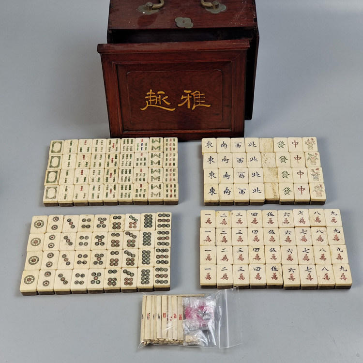 日本回流竹背麻将。竹骨老麻将麻雀牌。骨面竹背骨质镶嵌。