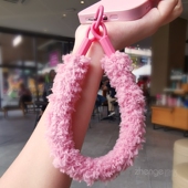 夹片式 毛绒手机挂绳手腕短款 新款 小香风手腕挂饰户外出行旅游逛街手提手绳女秋冬季 手机壳通用 ins时尚