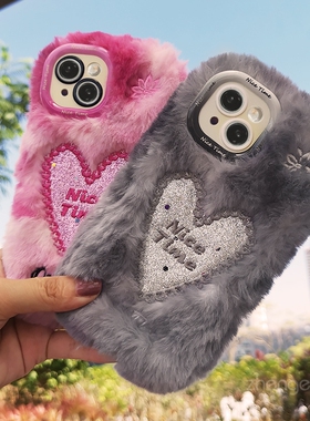 镜头支架爱心毛绒手机壳适用于苹果15promax全包防摔15Pro网红16plus新款iPhone16PrMax少女心秋冬手机保护套