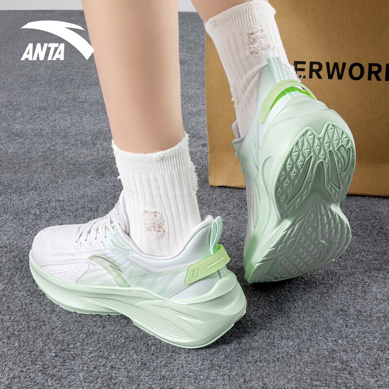 安踏女士跑步鞋运动鞋女毒刺5