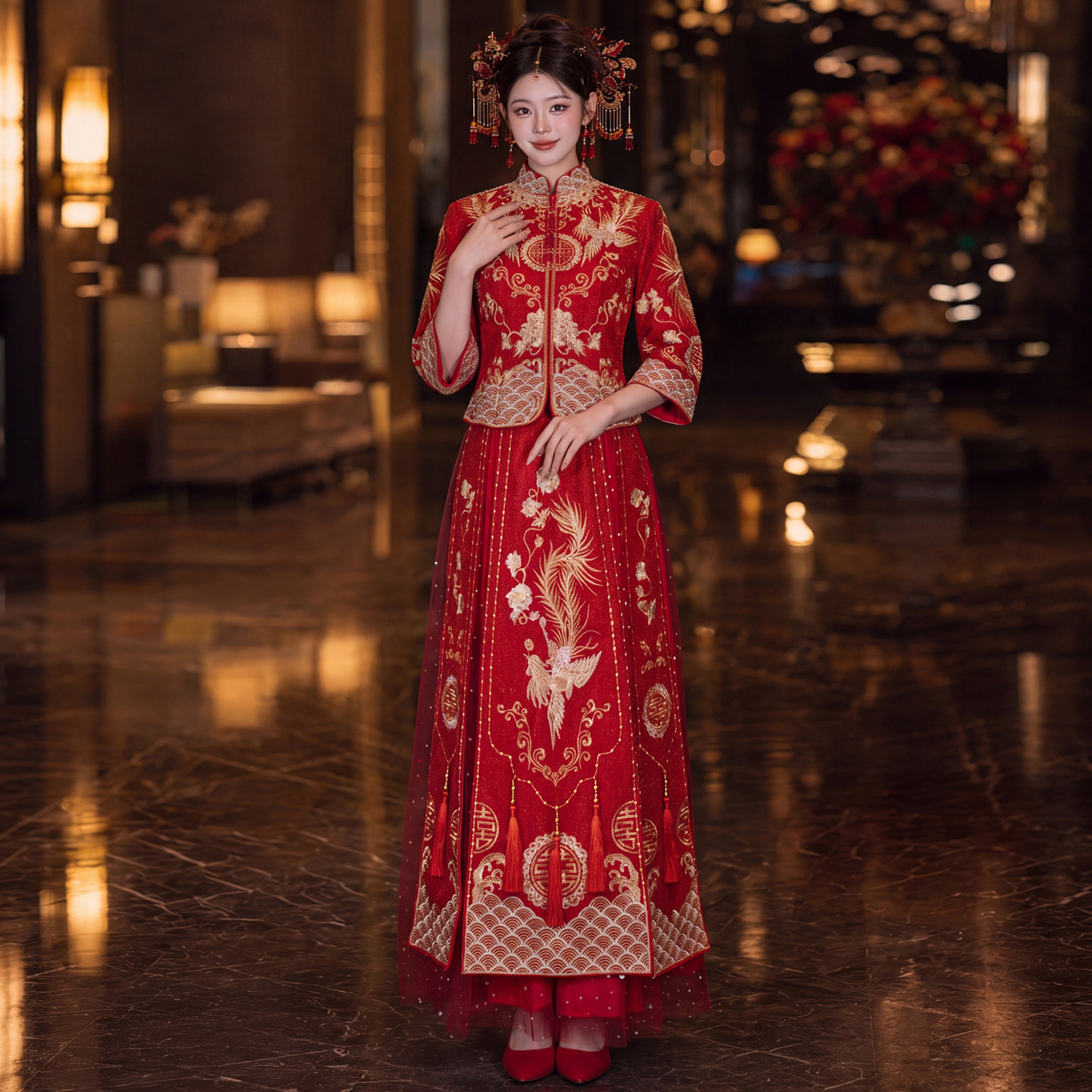 红色中式旗袍女秀禾服回娘家祠堂图片