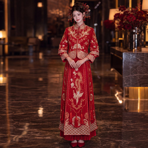 外嫁女集体回娘家中式旗袍风俗节日统一扛标旗服装新娘嫁衣秀禾服