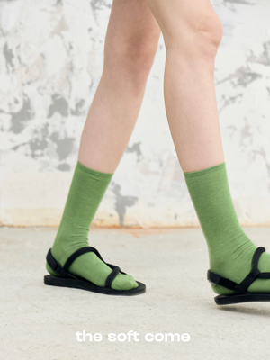 草木绿中筒袜织造生机四季款