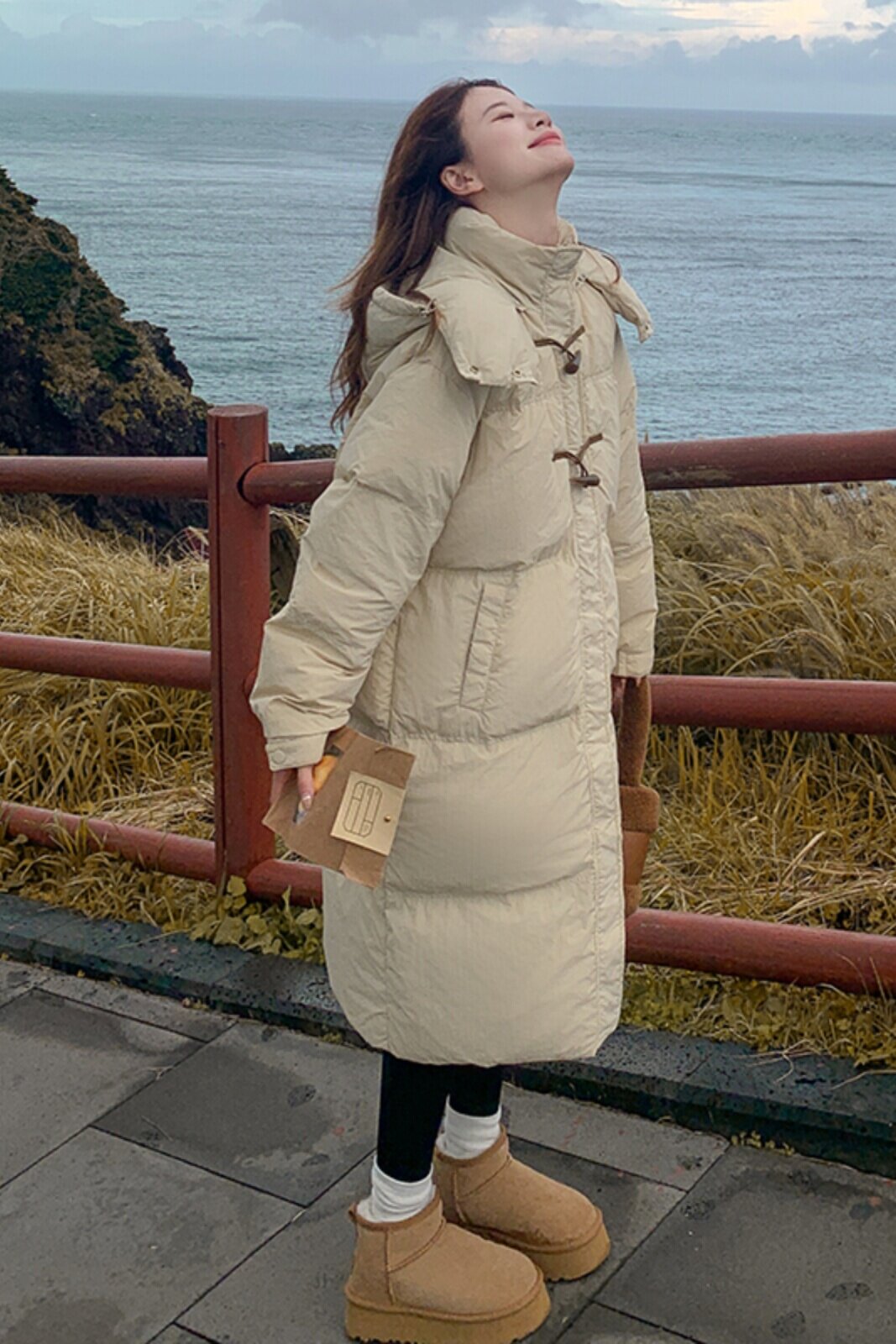 卡其色牛角扣羽绒服女2024冬季新款复古学院风小个子轻暖连帽外套,女装羽绒服,2C263
