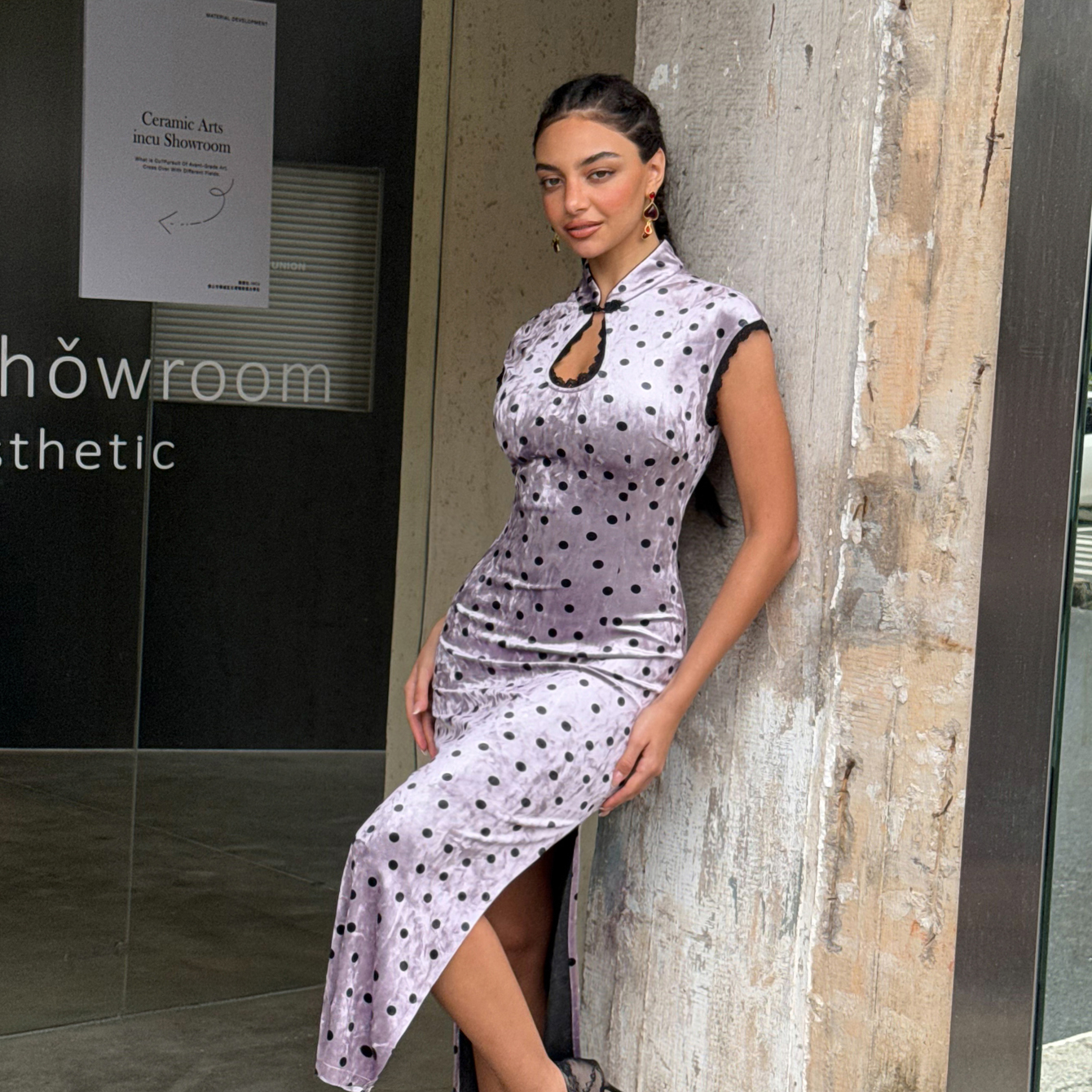 复古丝绒波点后背蕾丝拼接旗袍