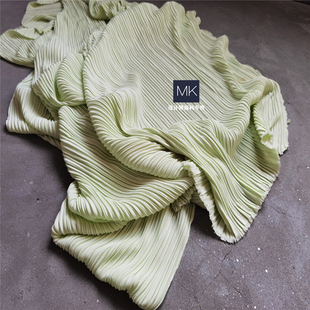 2024春新款三宅一生春意绿肌理褶皱压褶面料 时尚春季连衣裙布料