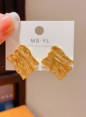 设计感小众法式时尚大牌耳钉潮流耳饰褶皱金属风耳环2024年新款女