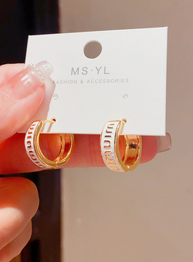 字母MIU耳圈设计感小众法式耳环白色红色滴釉耳饰情侣款防丢耳扣