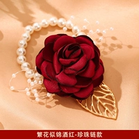 Цветочная модель из красной переносной цепи